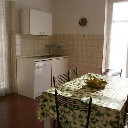 Casa Gina Secondo Piano Con Ascensore E Parcheggio Apartamento Levanto