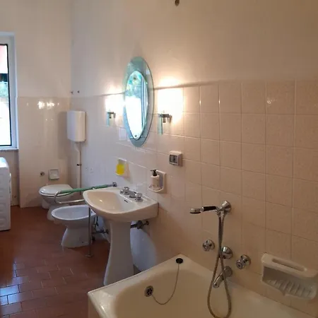Casa Gina Secondo Piano Con Ascensore E Parcheggio Apartamento Levanto
